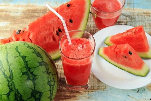 朋友见面吃瓜,共享瓜界盛宴