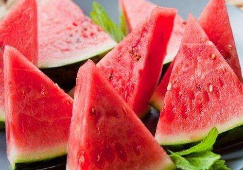 吃瓜可以喝茶水吗,健康生活新选择